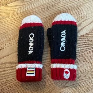 Team Canada mittens